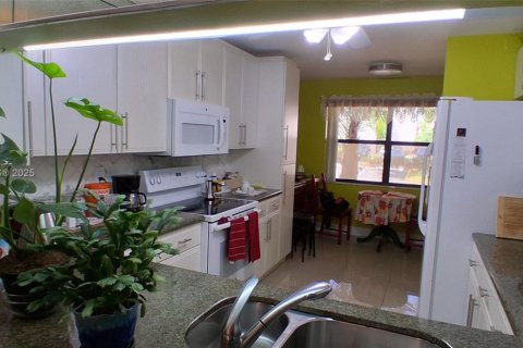 Copropriété à vendre à Sunrise, Floride: 2 chambres, 127.28 m2 № 1860915 - photo 8