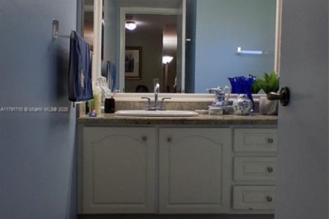 Copropriété à vendre à Sunrise, Floride: 2 chambres, 127.28 m2 № 1860915 - photo 21