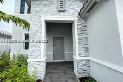 Villa ou maison à vendre à Homestead, Floride: 4 chambres, 215.9 m2 № 1969238 - photo 2