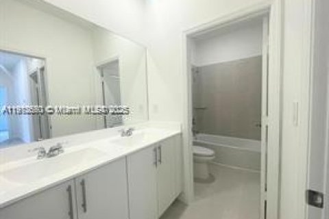 Villa ou maison à vendre à Homestead, Floride: 4 chambres, 215.9 m2 № 1969238 - photo 13