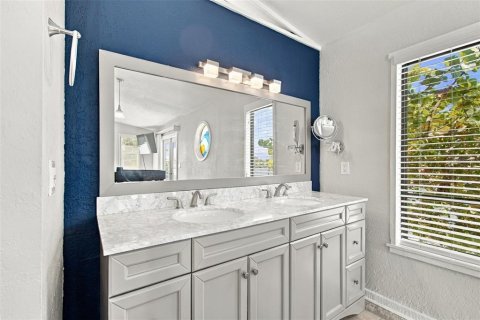 Villa ou maison à louer à Treasure Island, Floride: 3 chambres, 185.8 m2 № 2430699 - photo 23