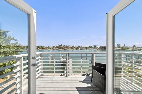 Villa ou maison à louer à Treasure Island, Floride: 3 chambres, 185.8 m2 № 2430699 - photo 25