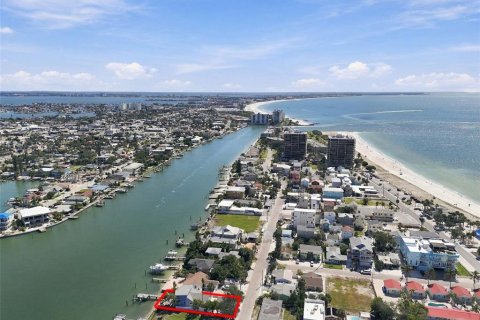Villa ou maison à louer à Treasure Island, Floride: 3 chambres, 185.8 m2 № 2430699 - photo 2