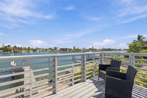 Villa ou maison à louer à Treasure Island, Floride: 3 chambres, 185.8 m2 № 2430699 - photo 26