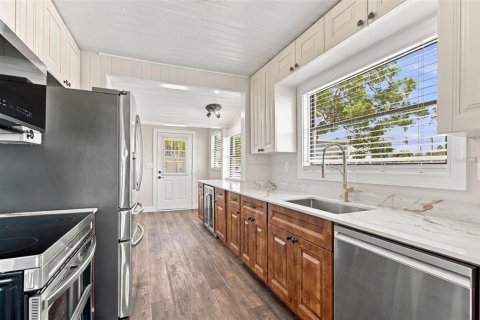 Villa ou maison à louer à Treasure Island, Floride: 3 chambres, 185.8 m2 № 2430699 - photo 9