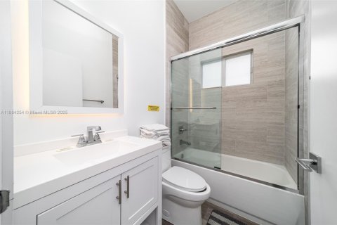Casa en venta en Hallandale Beach, Florida, 4 dormitorios, 139.35 m2 № 1930999 - foto 7
