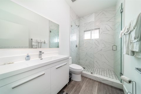 Casa en venta en Hallandale Beach, Florida, 4 dormitorios, 139.35 m2 № 1930999 - foto 9
