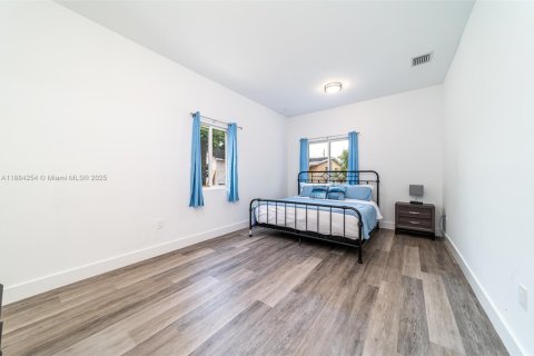 Casa en venta en Hallandale Beach, Florida, 4 dormitorios, 139.35 m2 № 1930999 - foto 10