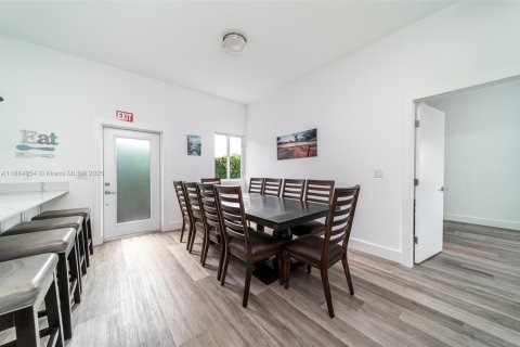 Casa en venta en Hallandale Beach, Florida, 4 dormitorios, 139.35 m2 № 1930999 - foto 5