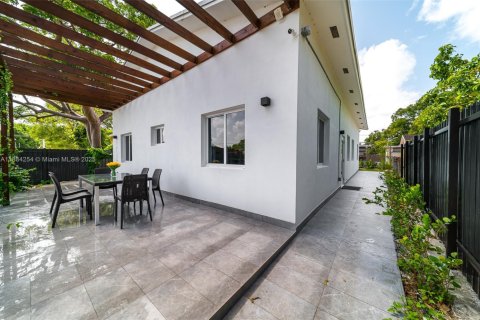 Casa en venta en Hallandale Beach, Florida, 4 dormitorios, 139.35 m2 № 1930999 - foto 11