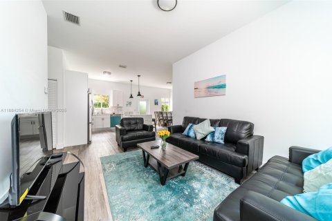 Casa en venta en Hallandale Beach, Florida, 4 dormitorios, 139.35 m2 № 1930999 - foto 4