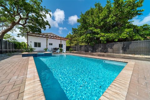 Casa en venta en Hallandale Beach, Florida, 4 dormitorios, 139.35 m2 № 1930999 - foto 1