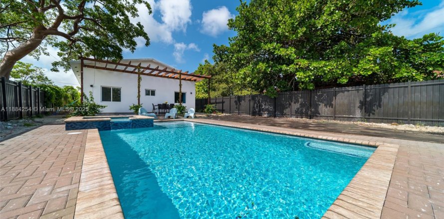 Casa en Hallandale Beach, Florida 4 dormitorios, 139.35 m2 № 1930999