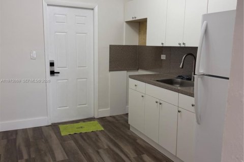 Casa en alquiler en North Miami, Florida, 2 dormitorios, 91.42 m2 № 2041355 - foto 5