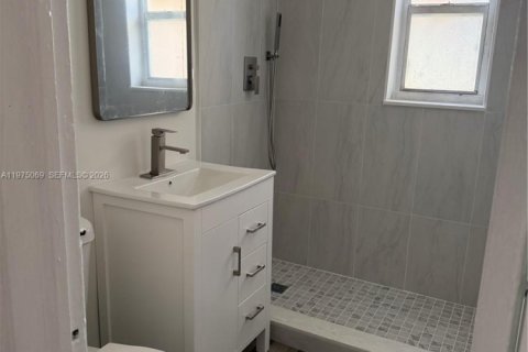 Casa en alquiler en North Miami, Florida, 2 dormitorios, 91.42 m2 № 2041355 - foto 6