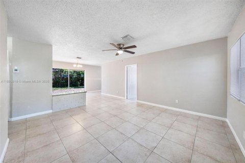 Casa en venta en Hollywood, Florida, 3 dormitorios, 107.95 m2 № 1945962 - foto 13