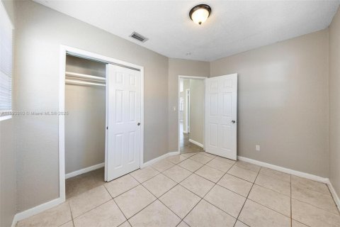 Casa en venta en Hollywood, Florida, 3 dormitorios, 107.95 m2 № 1945962 - foto 19
