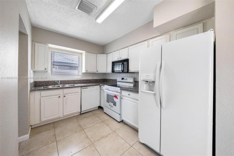 Casa en venta en Hollywood, Florida, 3 dormitorios, 107.95 m2 № 1945962 - foto 7