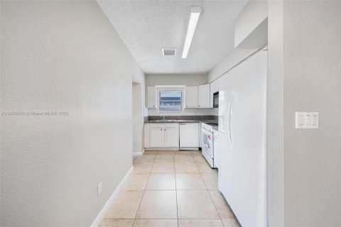 Casa en venta en Hollywood, Florida, 3 dormitorios, 107.95 m2 № 1945962 - foto 10