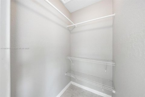 Casa en venta en Hollywood, Florida, 3 dormitorios, 107.95 m2 № 1945962 - foto 20