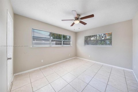 Casa en venta en Hollywood, Florida, 3 dormitorios, 107.95 m2 № 1945962 - foto 21