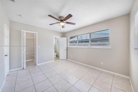 Casa en venta en Hollywood, Florida, 3 dormitorios, 107.95 m2 № 1945962 - foto 14
