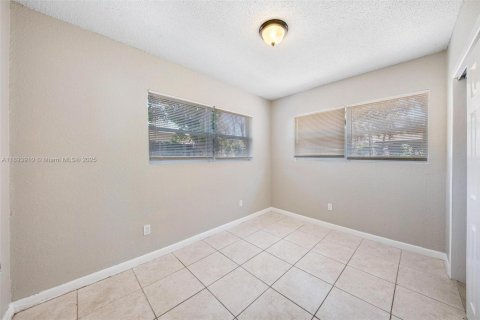 Casa en venta en Hollywood, Florida, 3 dormitorios, 107.95 m2 № 1945962 - foto 27