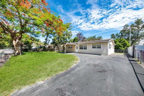 Casa en venta en Hollywood, Florida, 3 dormitorios, 107.95 m2 № 1945962 - foto 1