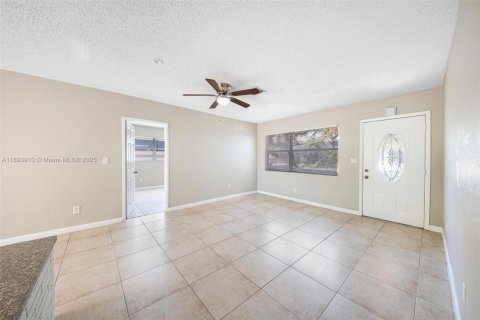 Casa en venta en Hollywood, Florida, 3 dormitorios, 107.95 m2 № 1945962 - foto 6