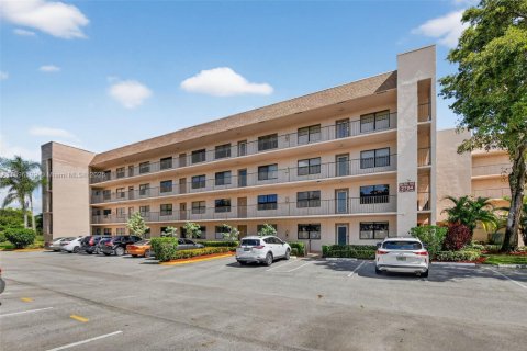 Кондоминиум с 2 спальнями в Санрайз, Флорида № 2014498
