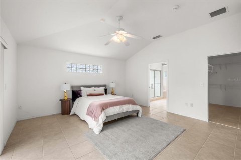 House in Ocala, Florida 2 bedrooms, 190.17 sq.m. № 2283386 - photo 11