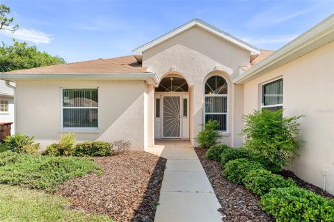 House in Ocala, Florida 2 bedrooms, 190.17 sq.m. № 2283386 - photo 3