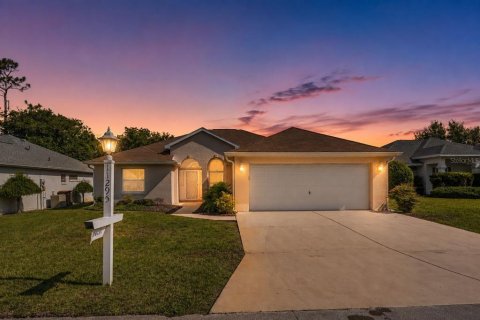 House in Ocala, Florida 2 bedrooms, 190.17 sq.m. № 2283386