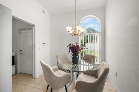 House in Ocala, Florida 2 bedrooms, 190.17 sq.m. № 2283386 - photo 8
