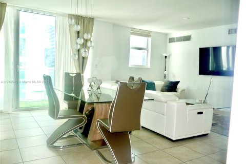 Кондоминиум с 3 комнатами в Майами, Флорида № 2055179