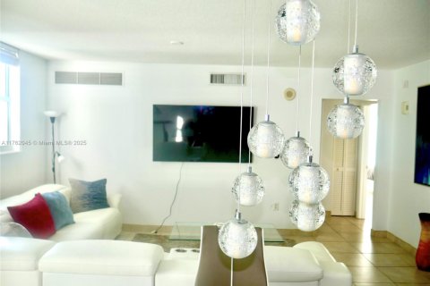 Купить кондоминиум в Майами, Флорида 3 комнаты, 103.77м2, № 2055179 - фото 9