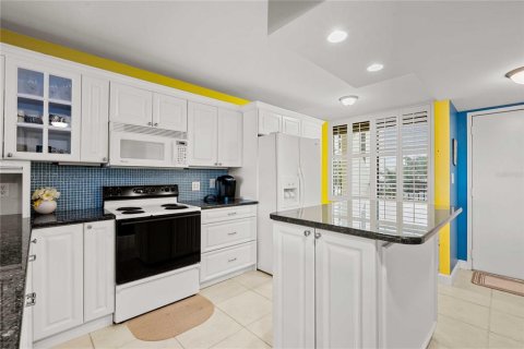 Condominio en venta en Saint Petersburg, Florida, 2 dormitorios, 117.99 m2 № 2277965 - foto 5