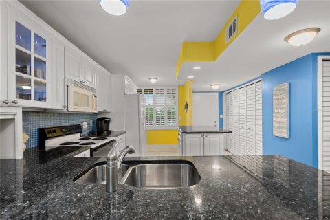 Condominio en venta en Saint Petersburg, Florida, 2 dormitorios, 117.99 m2 № 2277965 - foto 9