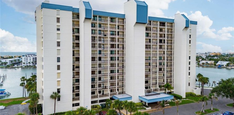 Condominio en Saint Petersburg, Florida, 2 dormitorios  № 2277965