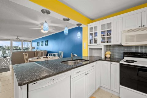 Condominio en venta en Saint Petersburg, Florida, 2 dormitorios, 117.99 m2 № 2277965 - foto 7
