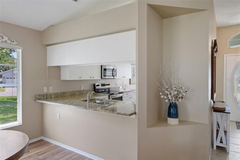House in Spring Hill, Florida 2 bedrooms, 156.17 sq.m. № 2098288 - photo 14