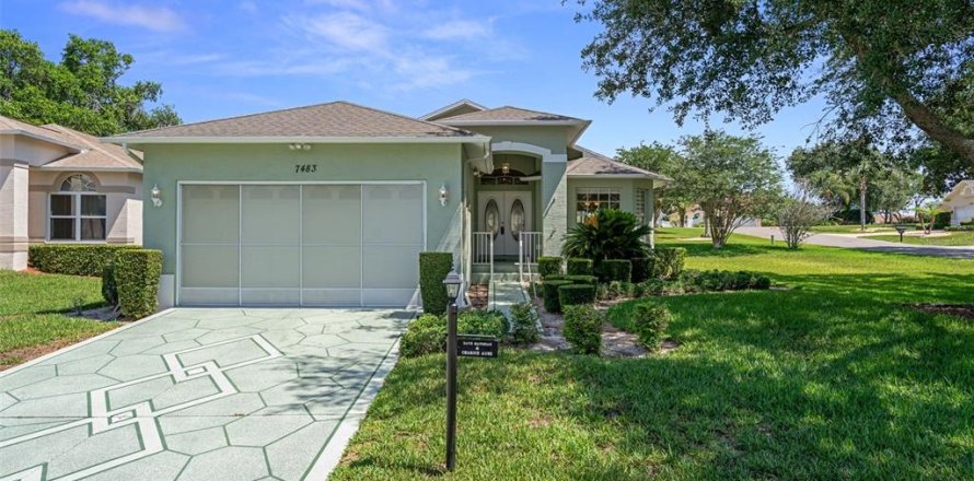 House in Spring Hill, Florida 2 bedrooms, 156.17 sq.m. № 2098288