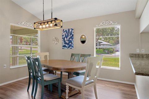 House in Spring Hill, Florida 2 bedrooms, 156.17 sq.m. № 2098288 - photo 13