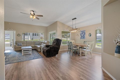 House in Spring Hill, Florida 2 bedrooms, 156.17 sq.m. № 2098288 - photo 9