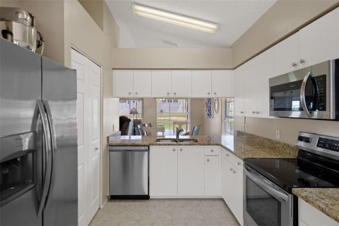 House in Spring Hill, Florida 2 bedrooms, 156.17 sq.m. № 2098288 - photo 16