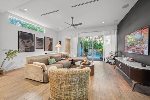 Touwnhouse à vendre à Miami, Floride: 3 chambres, 254.83 m2 № 1954141 - photo 8