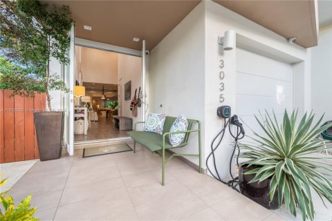 Touwnhouse à vendre à Miami, Floride: 3 chambres, 254.83 m2 № 1954141 - photo 3