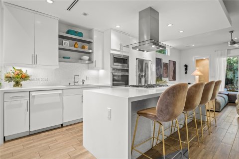 Touwnhouse à vendre à Miami, Floride: 3 chambres, 254.83 m2 № 1954141 - photo 15