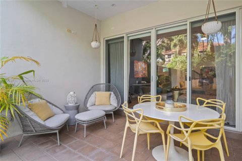 Touwnhouse à vendre à Miami, Floride: 3 chambres, 254.83 m2 № 1954141 - photo 19