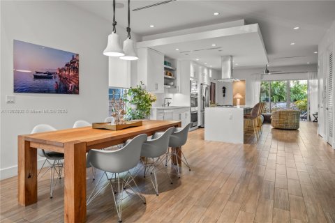 Touwnhouse à vendre à Miami, Floride: 3 chambres, 254.83 m2 № 1954141 - photo 16